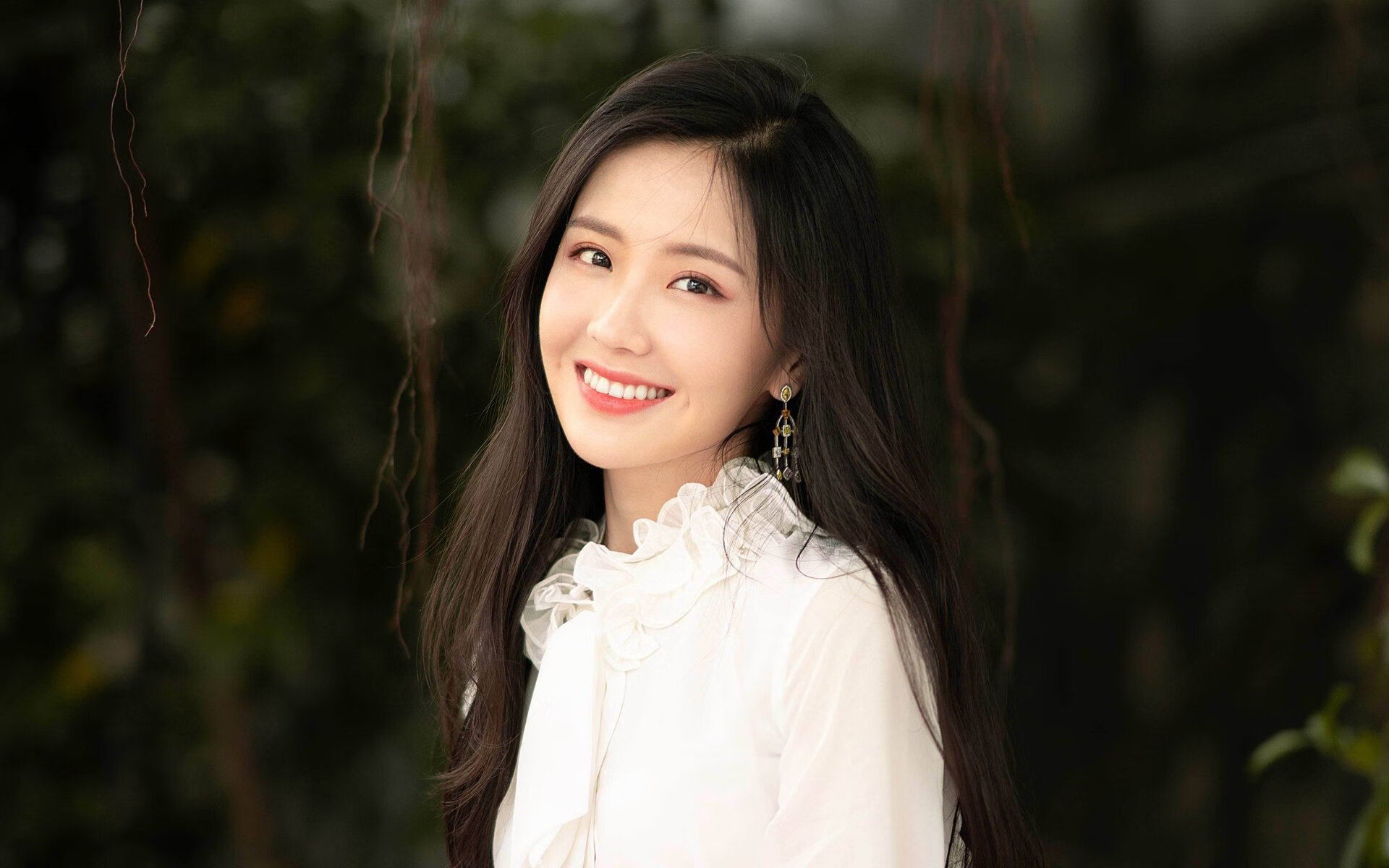 米兰双雄奋勇拼搏，争夺意甲冠军